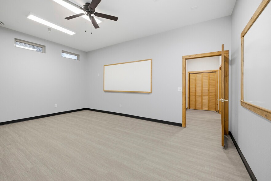 More Photos Of 449-477 Denver Ave, Loveland Light Distribution For Lease