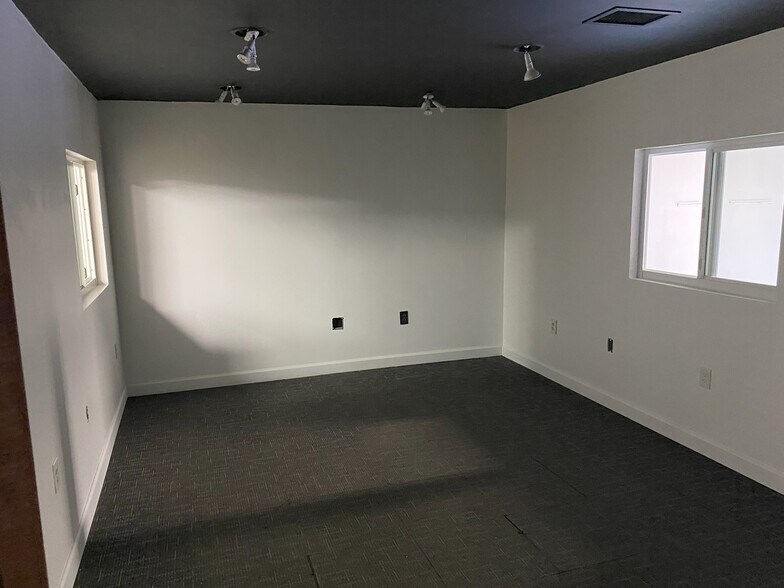 More Photos Of 4004 30th, Hollywood Flex For Lease