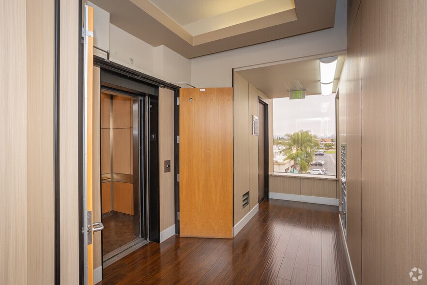 More Photos Of 303 W Katella Ave, Orange Medical For Lease