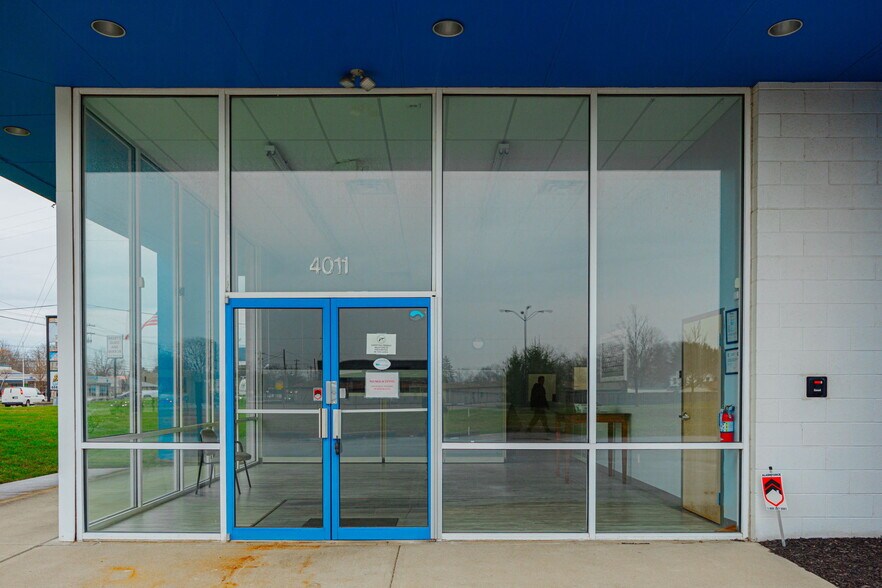 More Photos Of 4011 E Main St, Columbus Freestanding For Lease
