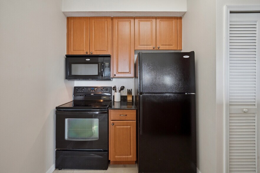 More Photos Of 7395 Universal Blvd, Orlando Hotel For Sale