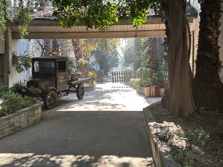 More Photos Of 315 E 4th St, Ontario Flex For Sale