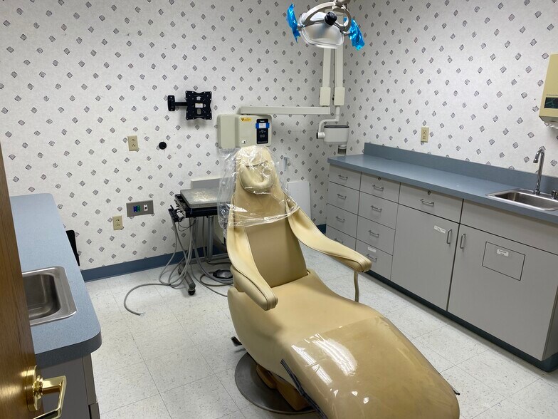 More Photos Of 1320 S Green Bay Rd, Mount Pleasant Medical For Lease