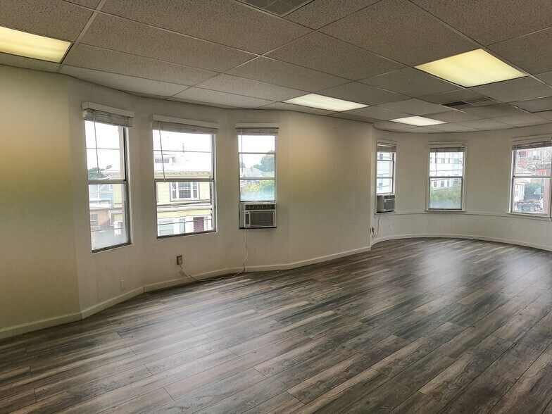More Photos Of 4609-4695 Telegraph Ave, Oakland Office For Lease