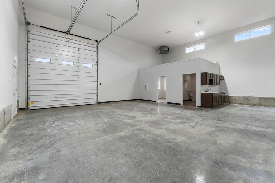 More Photos Of 3493 W Daugharty Loop, Hayden Industrial For Lease