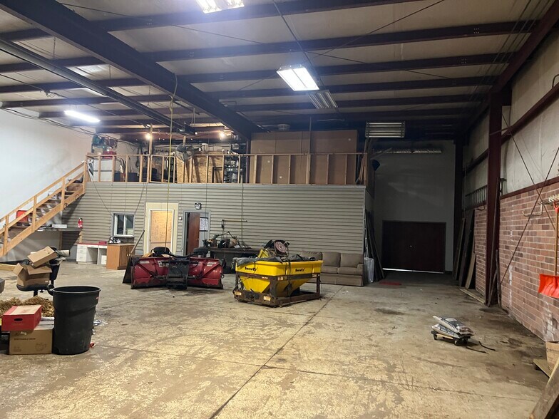 More Photos Of 100 Pelret Industrial Pky, Berea Showroom For Lease