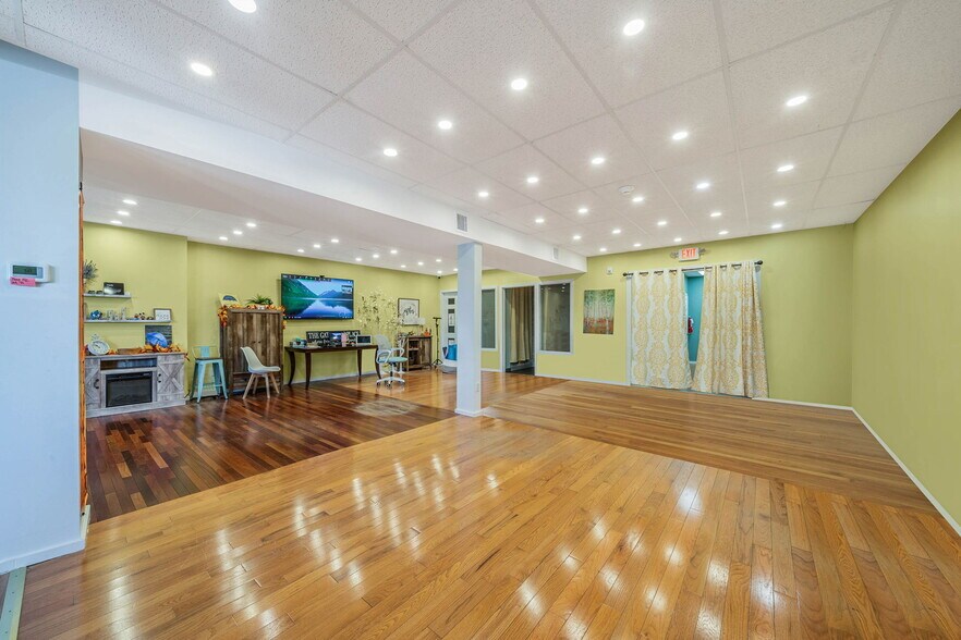 More Photos Of 35 W Main St, Smithtown Storefront Retail Office For Sale