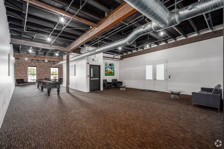 More Photos Of 101 N Haven St, Baltimore Showroom For Lease