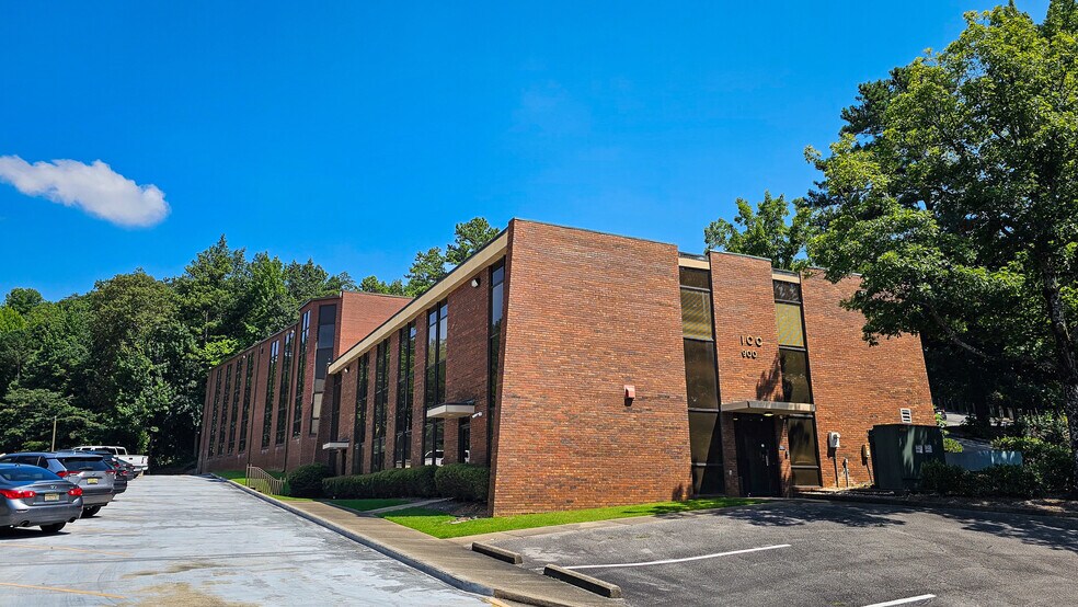 More Photos Of 900 Montclair Rd, Birmingham Office For Sale