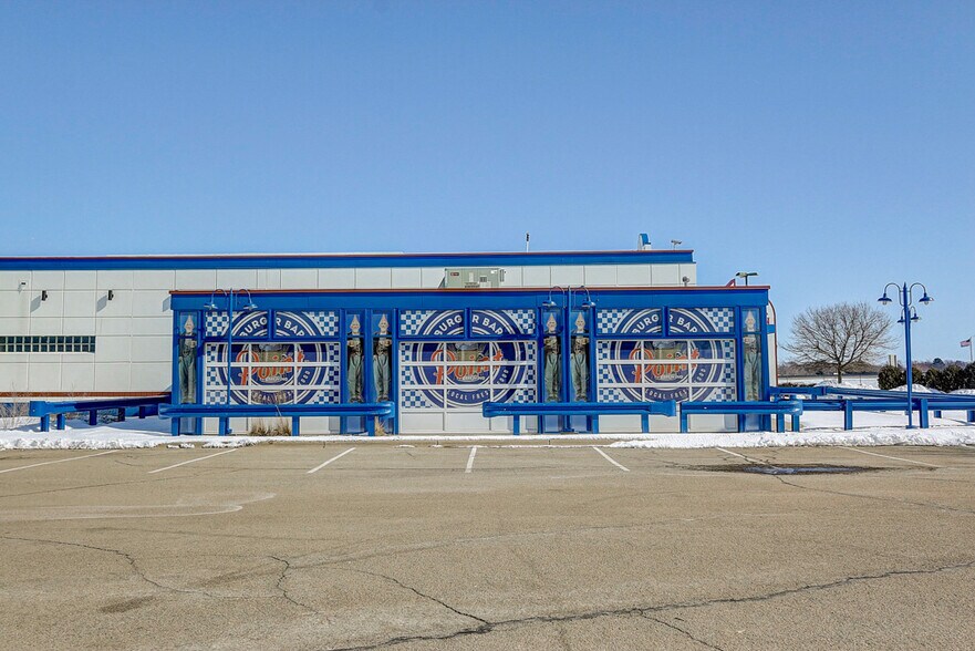 More Photos Of 2259 Deming Way, Middleton Restaurant For Sale