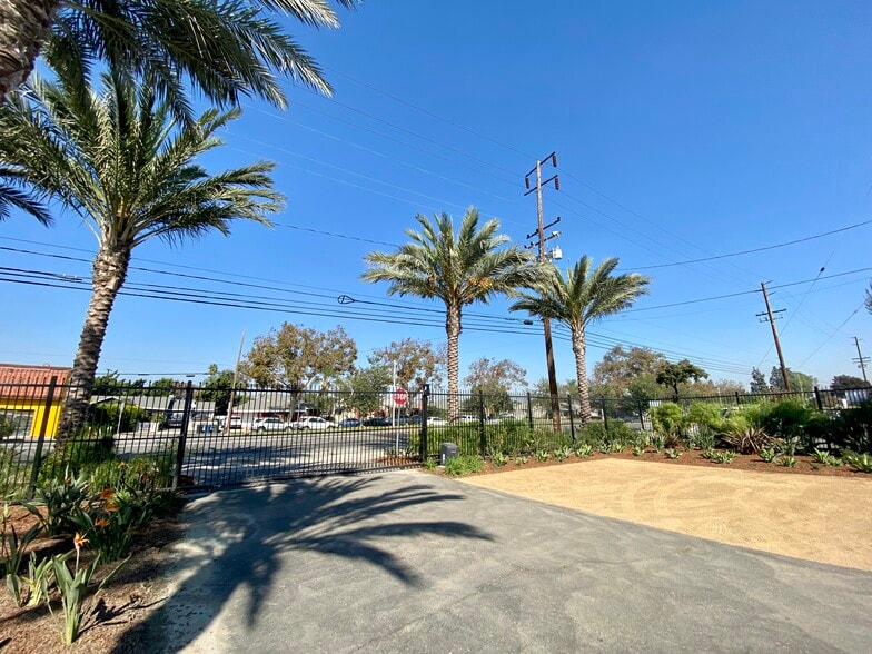 More Photos Of 9152 Rosecrans Ave, Bellflower Warehouse For Lease