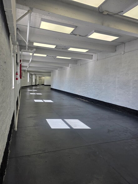 More Photos Of 305 E 182nd St, Bronx Light Manufacturing For Sale