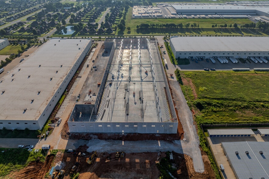 More Photos Of 5100 SW Regional Airport Blvd, Bentonville Warehouse For Lease