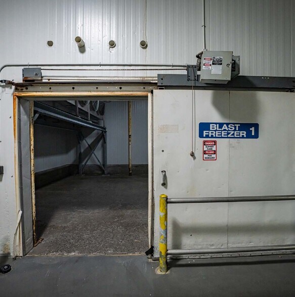 More Photos Of 811 N 1st St, Silverton Food Processing For Lease