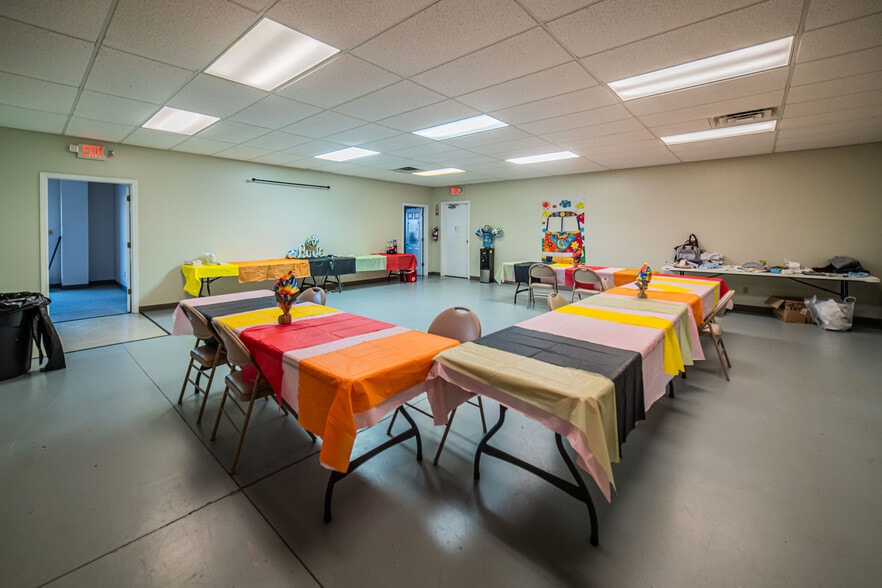 More Photos Of 3530 Park Plaza Rd, Paducah Flex For Lease