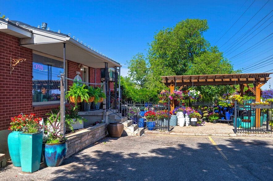 More Photos Of 2194 E Fort Union Blvd, Salt Lake City Freestanding For Sale