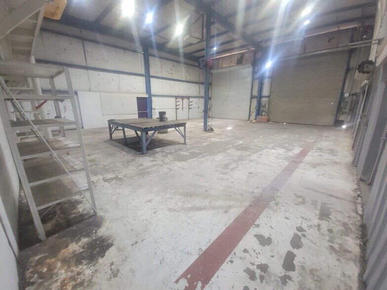 More Photos Of 1470 W Uzona Ave, Hildale Manufacturing For Lease