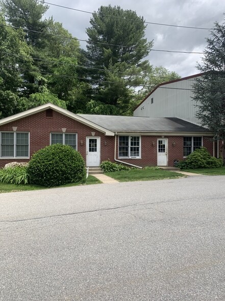 More Photos Of 4 Abbott Pl, Millbury Office For Lease