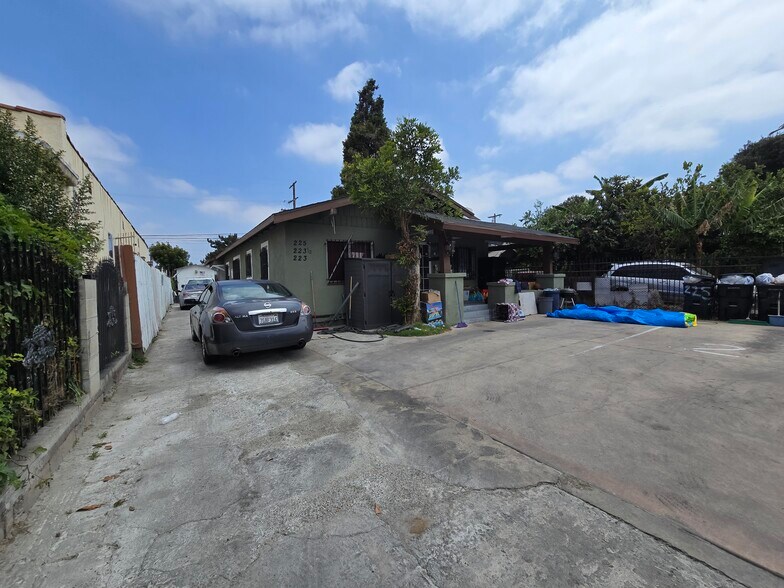 More Photos Of 225 E 74th St, Los Angeles Apartments For Sale