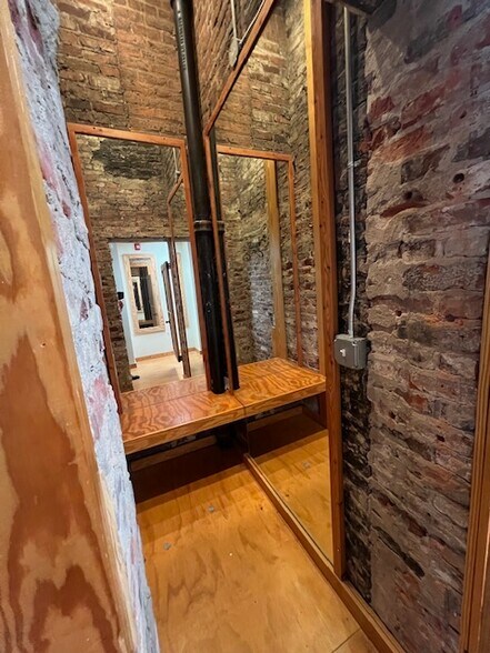 More Photos Of 1104 Broadway, Columbus Storefront For Lease