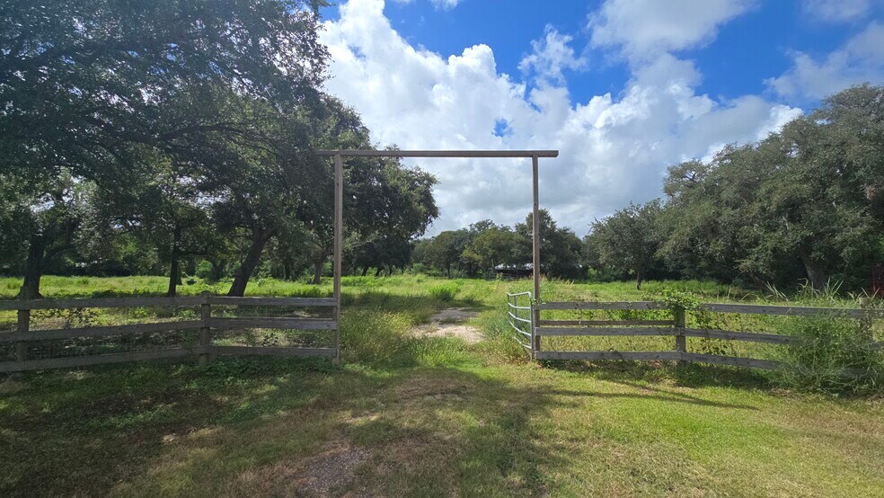 More Photos Of 3315 Fm 523 Rd, Oyster Creek Shelter For Sale