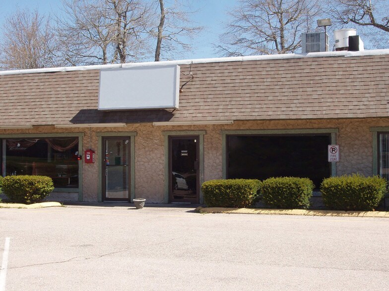 More Photos Of 163 S Broad St, Pawcatuck Freestanding For Lease