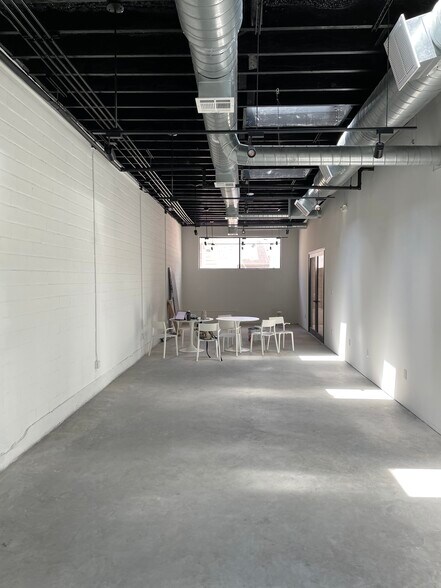More Photos Of 1919 N Main St, Houston Storefront Retail Office For Lease