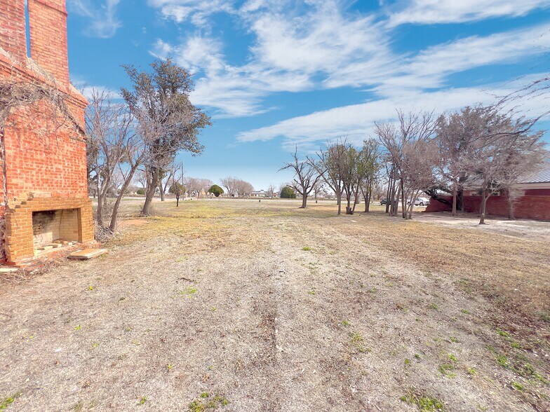 More Photos Of 1015 E Broadway St, Altus Land For Sale