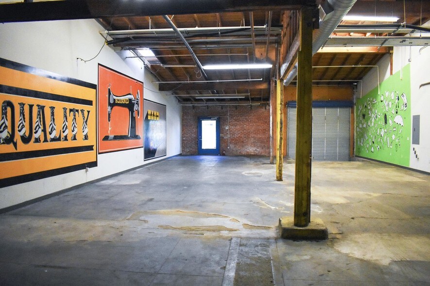 More Photos Of 560 E Commercial St, Pomona Manufacturing For Lease