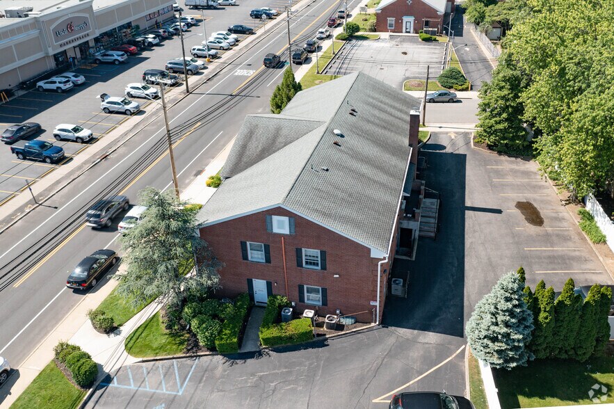 More Photos Of 20 Hicksville Rd, Massapequa Medical For Lease