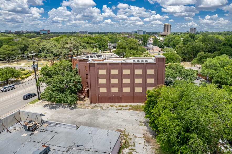 More Photos Of 3308 Broadway St, San Antonio Office For Sale