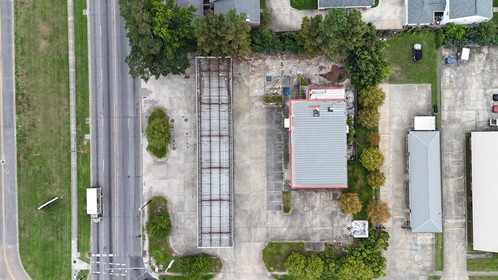 More Photos Of 110 S Foster Dr, Baton Rouge Freestanding For Sale
