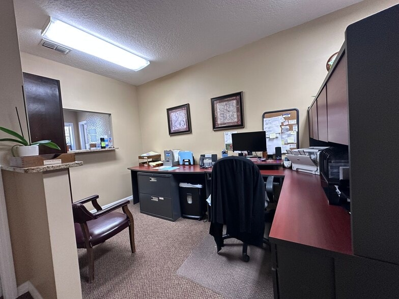 More Photos Of 2000 E Edgewood Dr, Lakeland Office For Lease