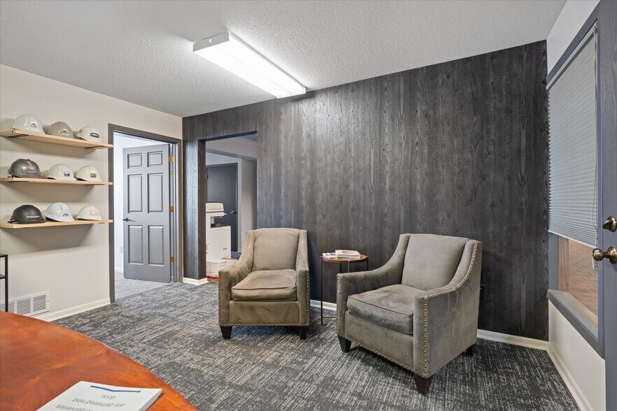 More Photos Of 1810 Crestview Dr, Hudson Office For Sale