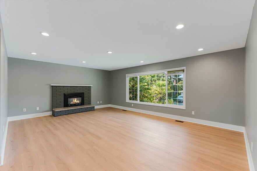 More Photos Of 2706 SE Spruce St, Hillsboro Healthcare For Sale