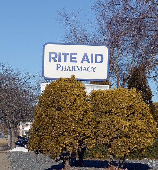 More Photos Of 1383 Cove Rd, New Bedford Drugstore For Lease