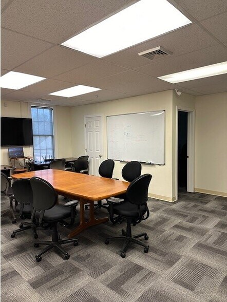 More Photos Of 66-68 Bridge St, Suffield Unknown For Lease