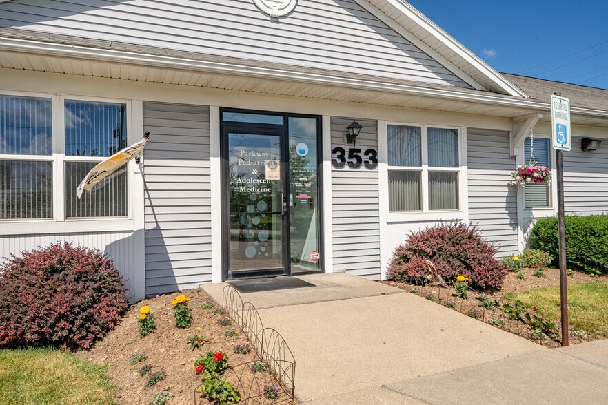 More Photos Of 353 Island Cottage Rd, Rochester Medical For Sale