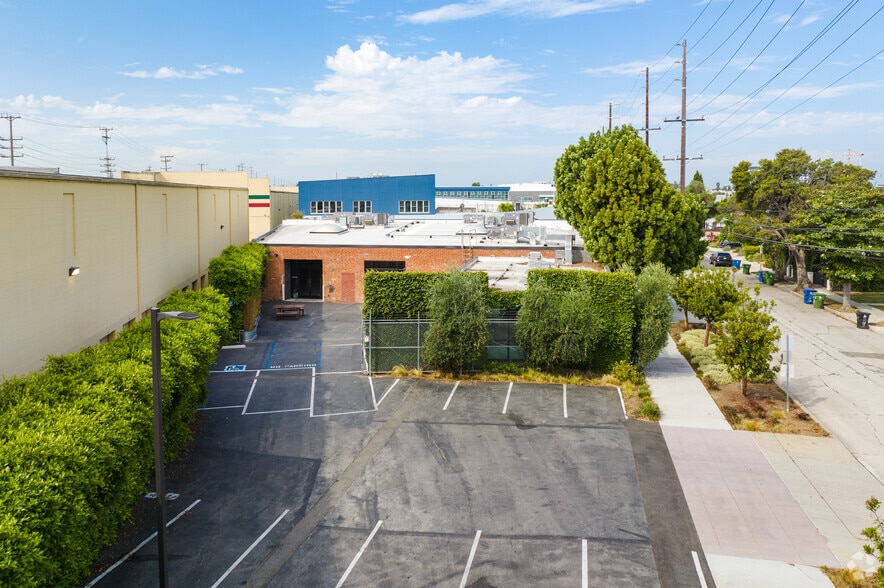 More Photos Of 12820 Panama St, Los Angeles Showroom For Sale