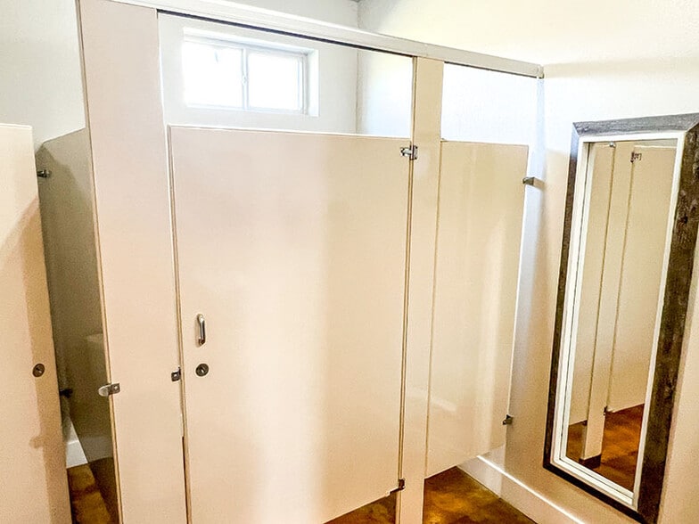 More Photos Of 1507 Chestnut St, Bastrop Freestanding For Lease