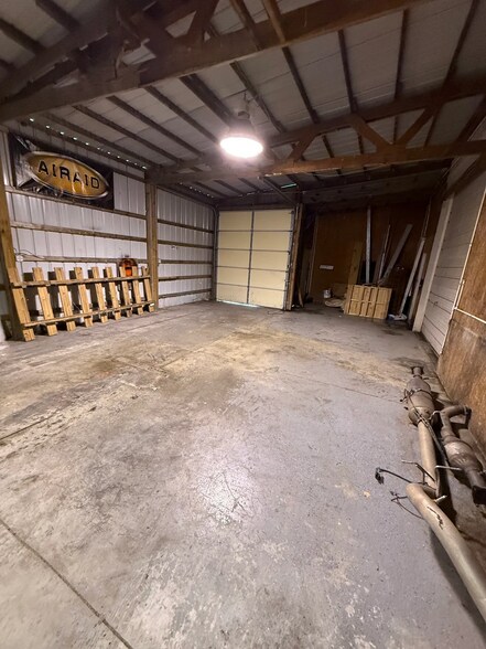 More Photos Of 16004 E 23rd St S, Independence Warehouse For Lease