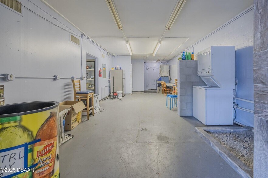 More Photos Of 1903 S Ridgewood Ave, Daytona Beach Bar For Sale