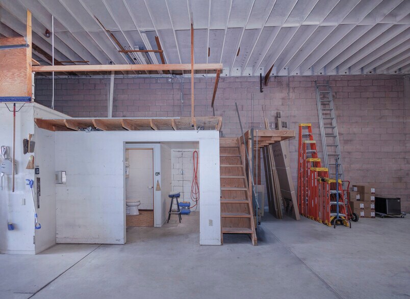 More Photos Of 1093 Montgomery Ave, San Bruno Service For Sale