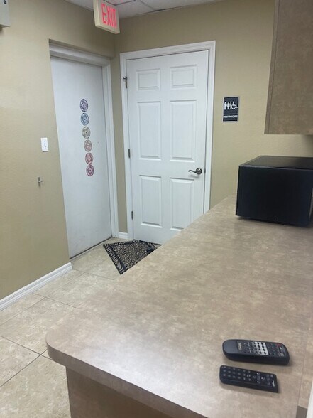 More Photos Of 3036 Tamiami Trl, Port Charlotte Unknown For Lease