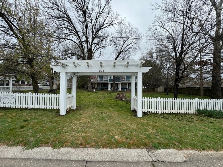 More Photos Of 224 W Chickasaw St, Tahlequah Hospitality For Sale