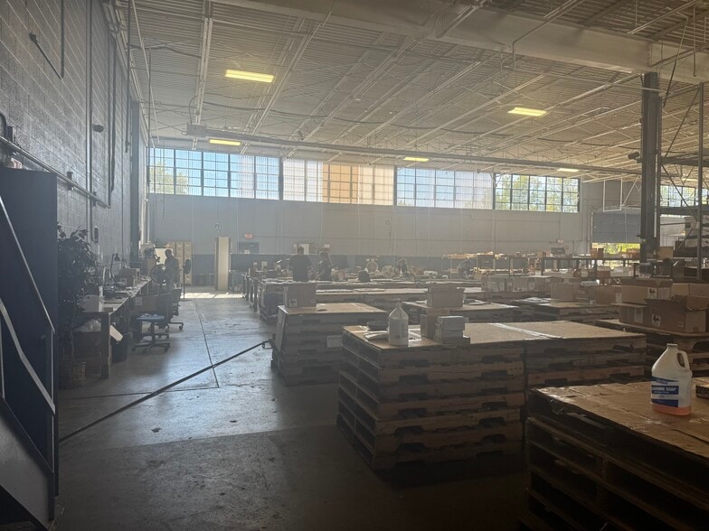 More Photos Of 34401 Commerce Rd, Fraser Warehouse For Lease