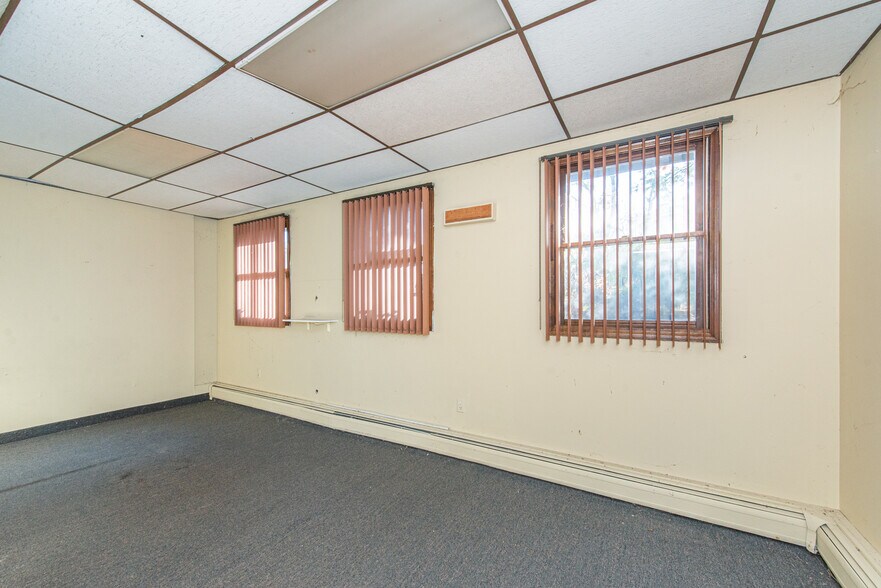 More Photos Of 74 S Powder Mill Rd, Morris Plains Office Residential For Sale