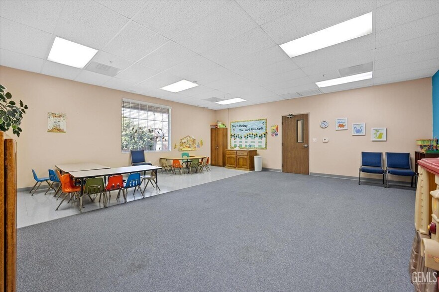 More Photos Of 425 S H St, Bakersfield Religious Facility For Sale