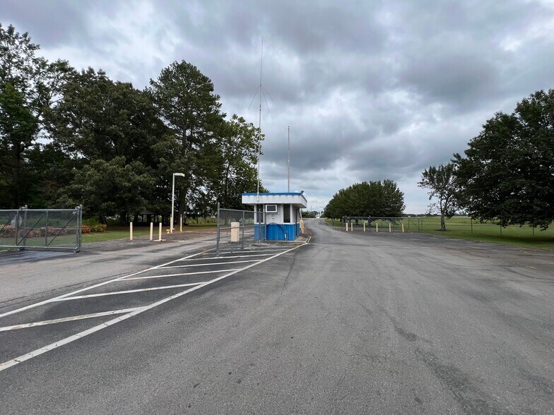 More Photos Of 1641 Thompson Rd, Hartselle Manufacturing For Sale