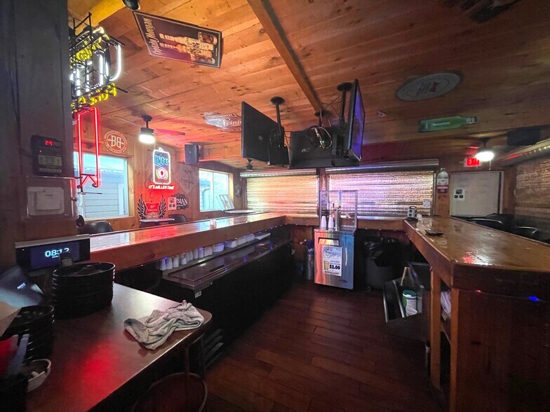 More Photos Of 2521 Waynesburg Dr SE, Canton General Retail For Sale